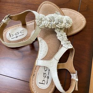 B.o.c. White leather sandals
